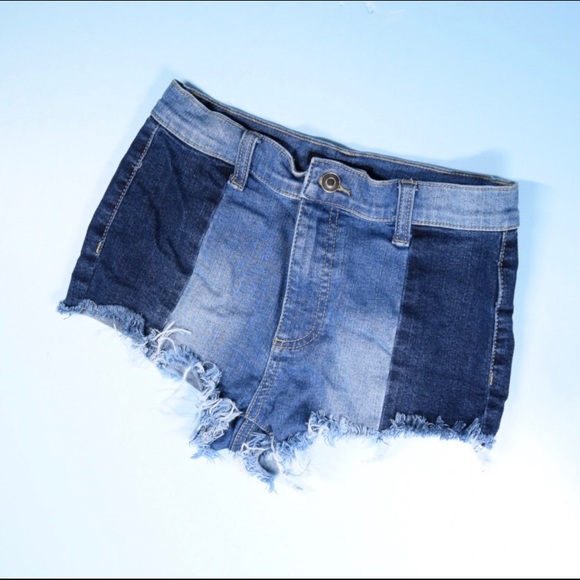Forever 21 Pants - FOREVER 21 frayed shorts Small Forever 21 Pants - FOREVER 21 frayed shorts Small
